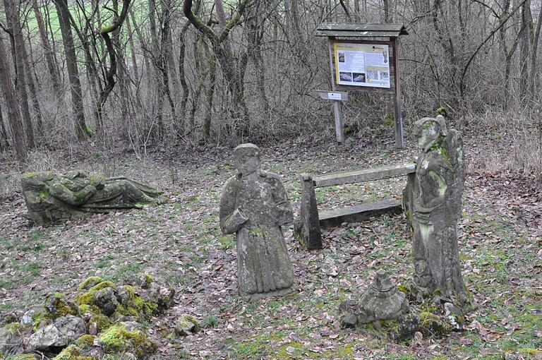 Besucherinnen und Besucher sehen während ihrer Wanderung die sogenannte Ölberggruppe. Besucherinnen und Besucher sehen während ihrer Wanderung die sogenannte Ölberggruppe.