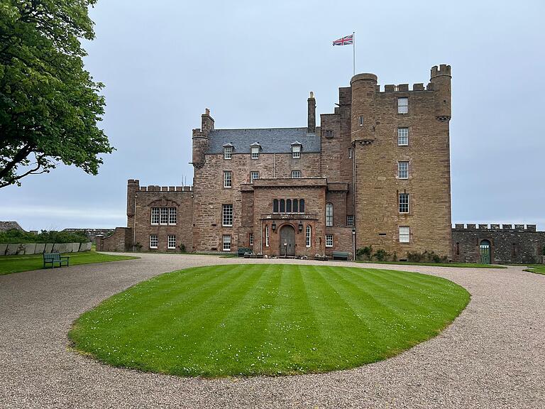 Castle of Mey, einstige Sommerresidenz von Queen Mum. Die Führungen machen den Besuch zum Erlebnis. Castle of Mey, einstige Sommerresidenz von Queen Mum. Die Führungen machen den Besuch zum Erlebnis.