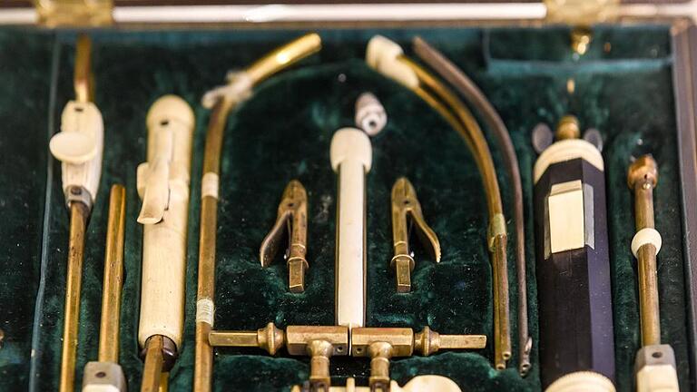 Kasten mit Galvanokaustischen Instrumenten.Thomas Obermeier