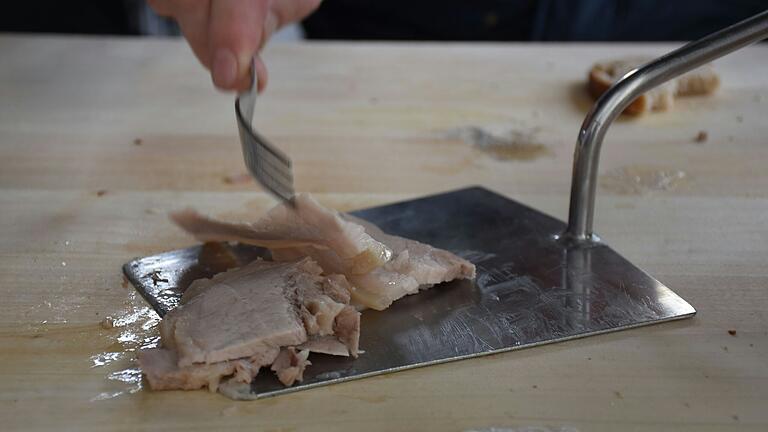 Früher war die Schlemmerei nachhaltig. Die Reste landeten in der Wurst. Früher war die Schlemmerei nachhaltig. Die Reste landeten in der Wurst.