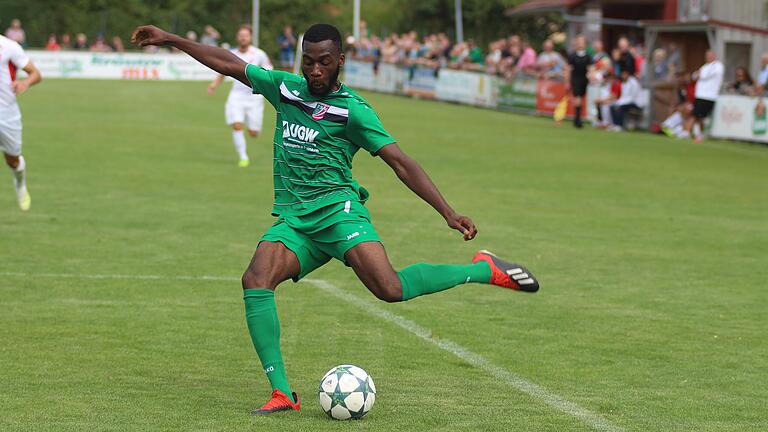 Hier noch im Dress des TSV Abtswind, bald wieder für Geesdorf am Ball: Karl Ekollo Hier noch im Dress des TSV Abtswind, bald wieder für Geesdorf am Ball: Karl Ekollo