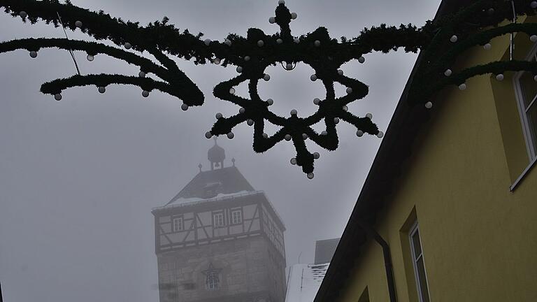 Adventliche Atmosphäre bot der traditionelle Adventsmarkt am und im historischen Rentamt in Bischofsheim. Adventliche Atmosphäre bot der traditionelle Adventsmarkt am und im historischen Rentamt in Bischofsheim.