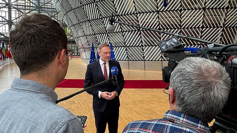 Treffen der Finanzminister der Euro-Länder in Brüssel       -  Lindner erwartet eine &bdquo;durchaus sportliche Debatte&rdquo; um mögliche neue EU-Schulden.