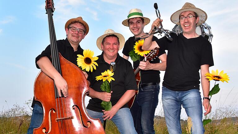 QuerBeat: Stefan 'Stoffel' Beck, Markus Korb, Christoph Haas, Martin Dummer - am Freitag, 11. Januar tritt die Band in der Disharmonie zusammen mit Stefan 'Knöd'l Glos auf. QuerBeat: Stefan 'Stoffel' Beck, Markus Korb, Christoph Haas, Martin Dummer - am Freitag, 11. Januar tritt die Band in der Disharmonie zusammen mit Stefan 'Knöd'l Glos auf.
