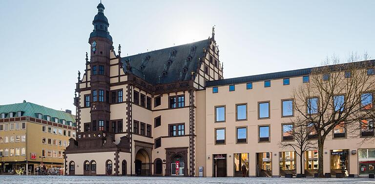 Im Schweinfurter Rathaus wird daran gearbeitet, dass die Stadt aufgrund des gravierenden Gewerbesteuerausfalls wegen der Corona-Pandemie staatliche Hilfen bekommt.