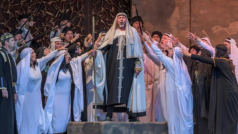 Festspieloper Prag Nabucco Jurij Kruglow als Zaccharias.
