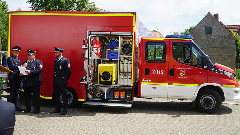 Das neue Feuerwehrfahrzeug wurde 2021 angeschafft und eingeweiht. Das neue Feuerwehrfahrzeug wurde 2021 angeschafft und eingeweiht.