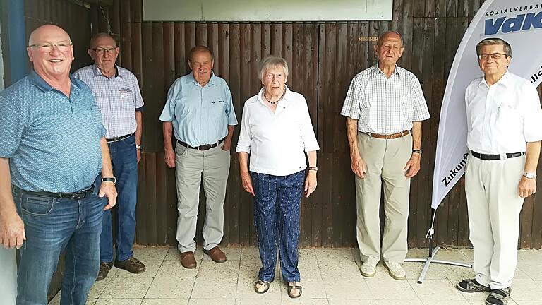 Beim VdK Ortsverband Sylbach konnten langjährige Mitglieder geehrt werden. Auf dem Bild von links Ortsvorsitzender Wolfgang Weppert, Bruno Kerzinger, Johann Reitinger, Martha Kaiser (25 Jahre) und Hubert Rambacher (30 Jahre) und Kreisvorsitzender Winfried Golonka.