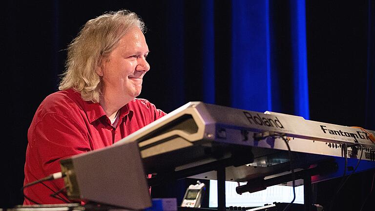 Burkard Schmidl spielt am 9. März zusammen mit dem Gitarristen Jochen Volpert im Theater am Neunerplatz.&nbsp;