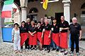 Oktoberfest-Stimmung herrschte in Sennfelds italienischer Partnergemeinde Meduna di Livenza nach dem Anstich des ersten Bierfasses. Im Bild die Sennfelder Delegation mit (von links) Renate Kager, Gerda Büschel, Horst Wetterich, Sonja Wachter, Petra Heimrich, Rolf Schäfer, zweiter Bürgermeister Helmut Heimrich, Helmut Kager, Bürgermeister Oliver Schulze und Helmut Büschel.