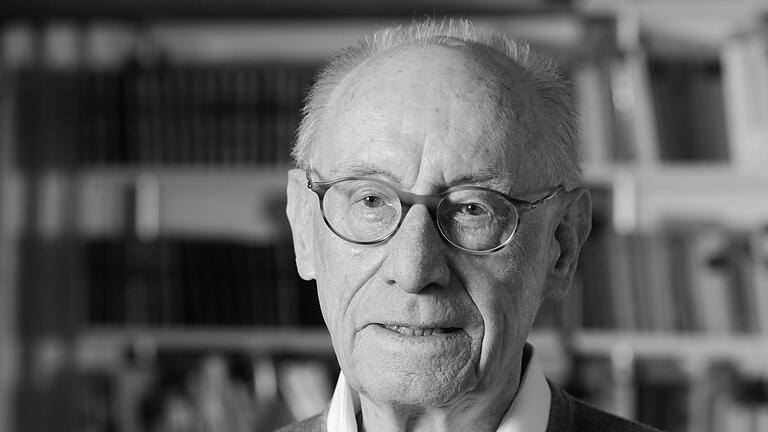 Edzard Reuter - Edzard Reuter, ehemaliger Vorstandsvorsitzender der Daimler-Benz AG, ist am 27. Oktober 2024 im Alter von 96 Jahren in Stuttgart gestorben. Edzard Reuter - Edzard Reuter, ehemaliger Vorstandsvorsitzender der Daimler-Benz AG, ist am 27. Oktober 2024 im Alter von 96 Jahren in Stuttgart gestorben.