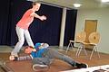 Und Action: Eine zwar übertriebene, aber eindrucksvolle Darstellung von Mobbing in der Schule brachten Daniel Zimpel und Christine Elsa Wagner vom ue-Theater Regensburg auf die Bühne.