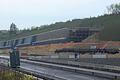 Sorgen machen der Bürgerinitiative Würzburg-Tunnel die Bauarbeiten jenseits der Einhausung in Richtung Randersacker. Dort, wo sich vor dem Ausbau entlang der A 3 ein Waldgürtel erstreckt hatte, seien 20 Meter hohe Wälle aus Schotter, Zement und Stahl aufgeschichtet worden, beklagen die Vertreter der BI.