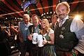 Münchner Oktoberfest       -  Die bekannte Riege der Wiesn-Promis - mit Schwarzenegger und Gottschalk.