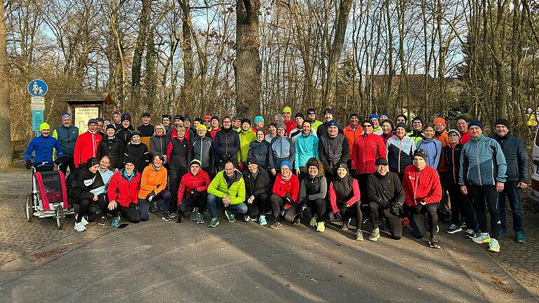 Die Teilnehmer am Silvesterlauf. Die Teilnehmer am Silvesterlauf.