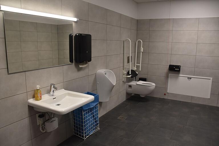 Ab sofort gibt es in der Röttinger Grundschule behindertengerechte WC-Anlagen. Ab sofort gibt es in der Röttinger Grundschule behindertengerechte WC-Anlagen.