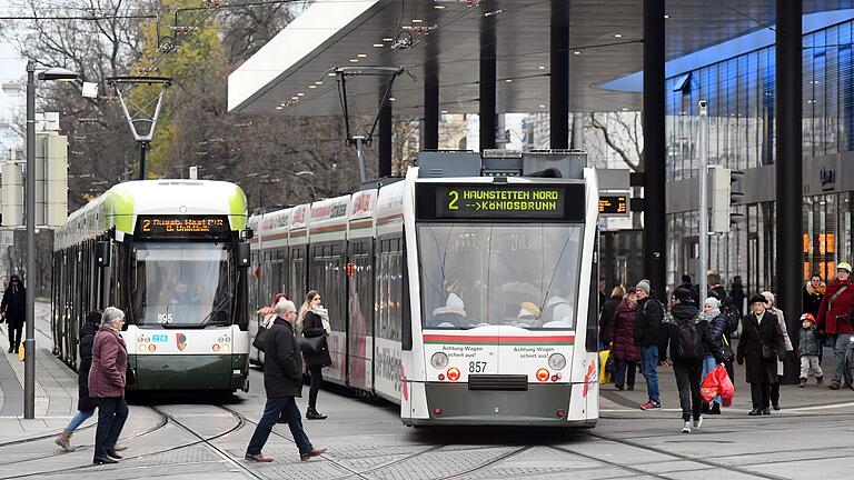 Um den Königsplatz in Augsburg darf man Busse und Bahnen kostenlos benutzen. Das Archivbild haben die Stadtwerke Augsburg zur Verfügung gestellt.