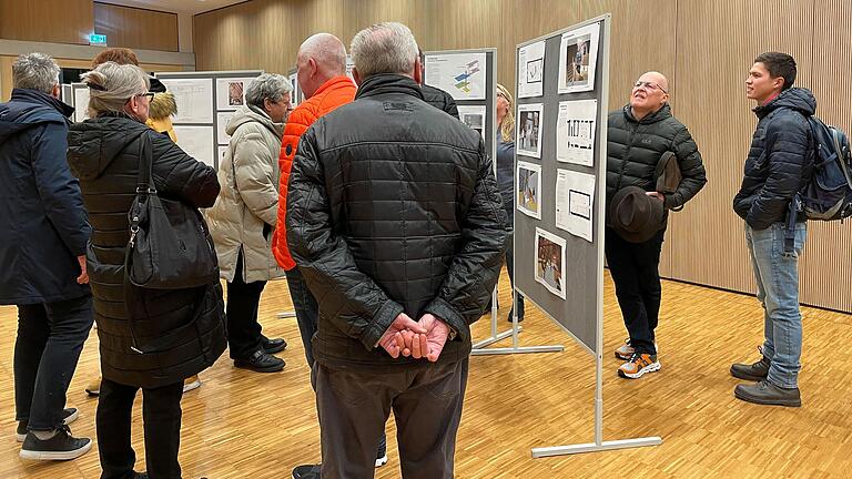 An Stellwänden informierte die Stadt Bad Neutadt über Details des Projekts. An Stellwänden informierte die Stadt Bad Neutadt über Details des Projekts.
