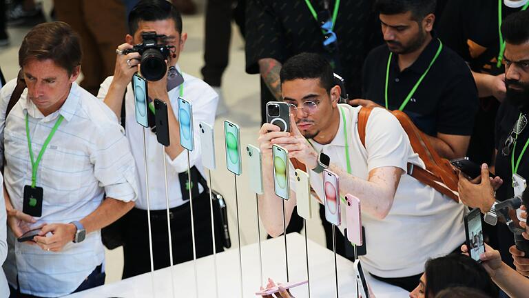 Neue iPhones erwartet       -  In diesem Jahr sollen die Displays der Pro-Modelle etwas größer werden. (Archivbild)