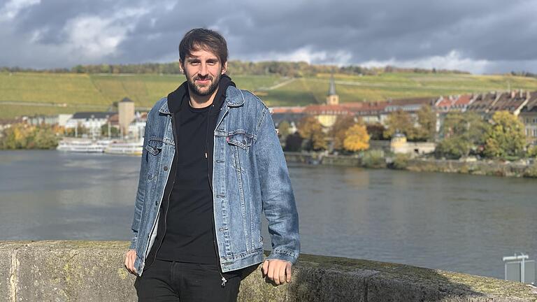 'Wenn du etwas machen willst, dann mach es mit Herz und lass nicht deinen Kopf im Weg sein': Tommy Wirtz, luxemburgischer Linksaußen des Handball-Zweitligisten DJK Rimpar Wölfe.