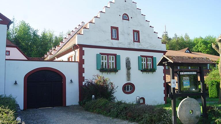 Bald könnte hier wieder gegessen und getrunken werden: Eine Öffnung der Gaststätte Weiße Mühle in Estenfeld ist in greifbare Nähe gerückt .&nbsp;