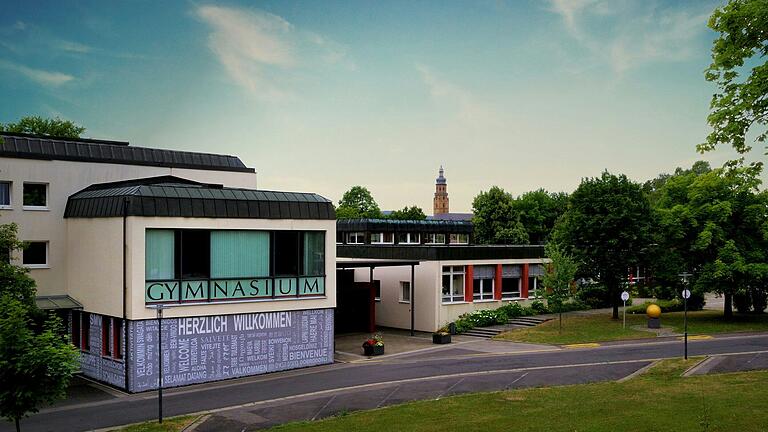 Das Gymnasium Bad Königshofen ist ein sprachliches, humanistisches und naturwissenschaftlich-technologisches Gymnasium. Das Gymnasium Bad Königshofen ist ein sprachliches, humanistisches und naturwissenschaftlich-technologisches Gymnasium.