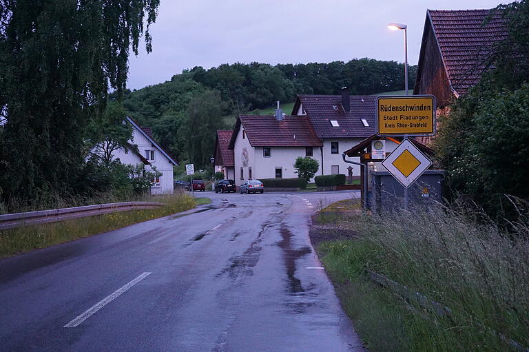 Auf Rüdenschwindens Ortsumgehung werde zu schnell gefahren. In der Bürgerversammlung wurde moniert, dass der Durchgangsverkehr kaum auf die Ortsschaft Rücksicht nehme.