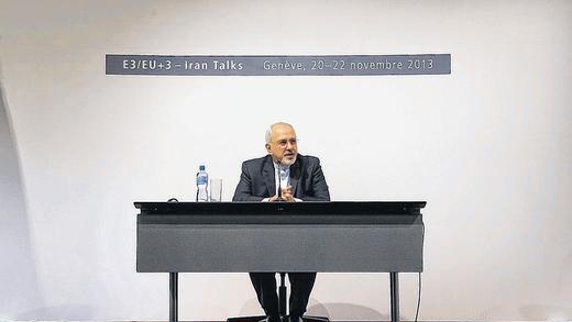 Durchbruch im Atomstreit: Irans Außenminister Mohammad Javad Zarif in Genf. Der Iran legt Teile seines Atomprogramms auf Eis und kann dafür mit der Lockerung von Sanktionen rechnen.