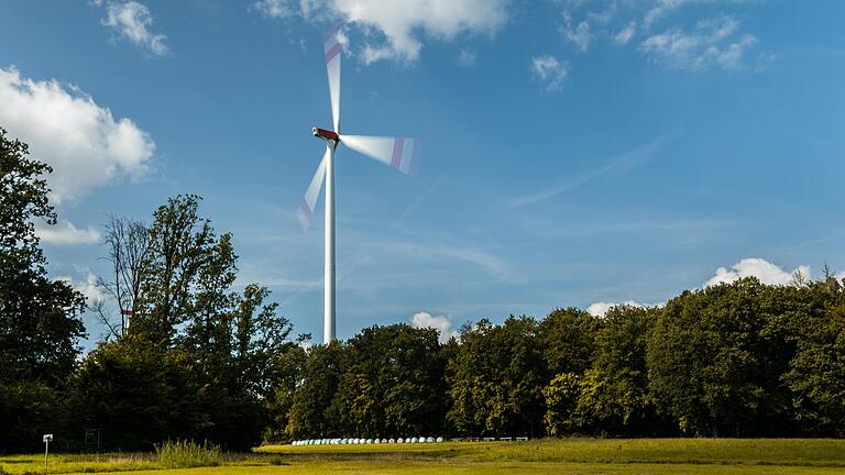 Kommunale Erneuerbare-Energie-Projekte wie der Windpark im Sailershäuser Wald könnten künftig unter dem Dach eines Kreiswerks gebündelt werden.