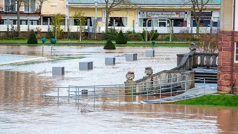 Im Januar 2024 stand der Rosengarten in Bad Kissingen zu weiten Teilen unter Wasser.