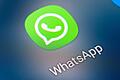 WhatsApp.jpeg       -  Whatsapp-Icon auf dem Bildschirm eines Smartphones. WhatsApp hat eine neue Chatsperre-Funktion vorgestellt.