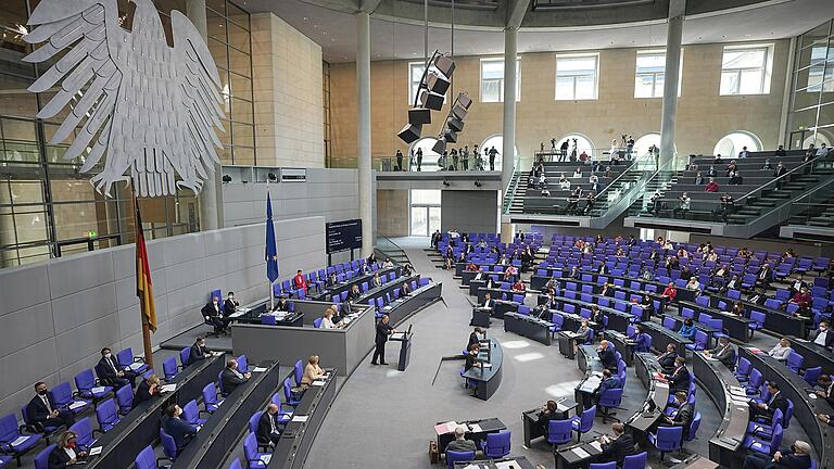 Das Plenum des Deutschen Bundestages bei der Debatte am 7. September Das Plenum des Deutschen Bundestages bei der Debatte am 7. September