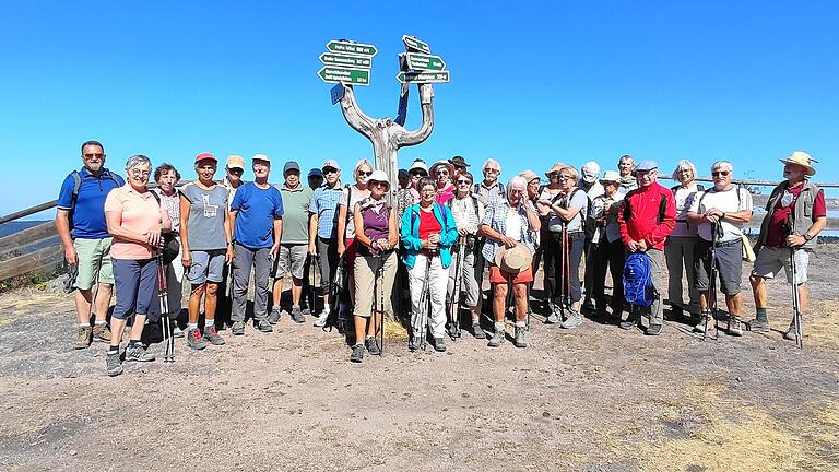 Die Wanderfreunde aus Lohr auf der 'Hohen Möst'. Die Wanderfreunde aus Lohr auf der 'Hohen Möst'.