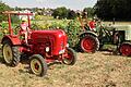 Ein grüner Fendt Dieselross F15 mit 15 PS und ein roter Porsche Diesel junior mit 14 PS.