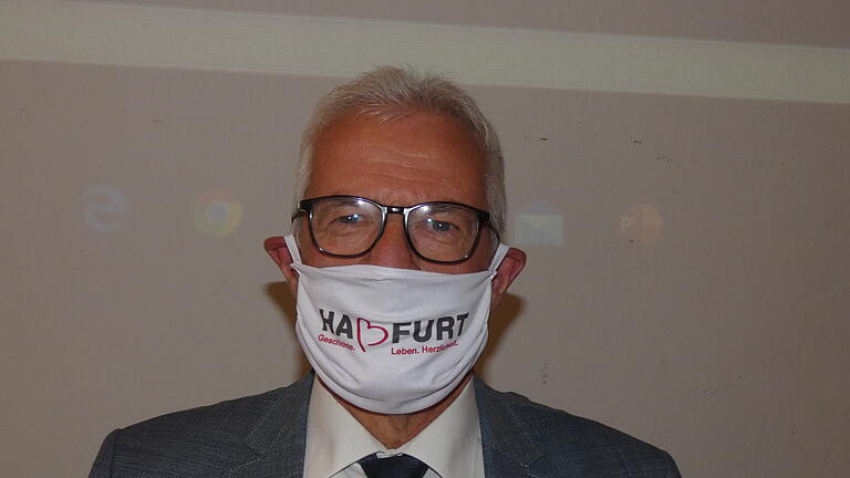 Eine Mund-Nasen-Maske mit dem Logo der Stadt Haßfurt präsentierte Bürgermeister Günther Werner. Eine Mund-Nasen-Maske mit dem Logo der Stadt Haßfurt präsentierte Bürgermeister Günther Werner.