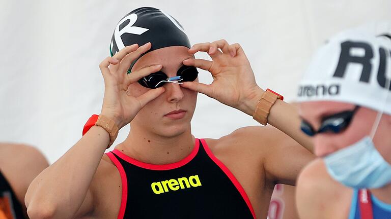 Fokussiert: Die Würzburger Schwimmerin Leonie Beck vor dem Start des Freiwasser-Rennens.