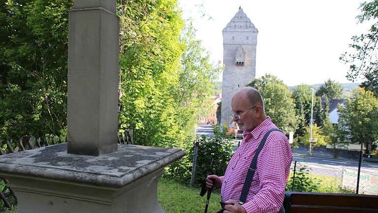 Karl Beudert am Hochkreuz gegenüber dem Oberen Tor. - Karl Beudert am Hochkreuz gegenüber dem Oberen Tor. Karl Beudert am Hochkreuz gegenüber dem Oberen Tor. - Karl Beudert am Hochkreuz gegenüber dem Oberen Tor.