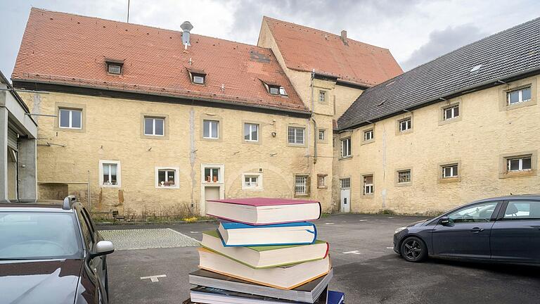 2,8 Millionen Euro plant die Stadt Bad Neustadt an förderfähigen Kosten für den Umbau des Fronhofs im Jahr 2024 ein. 2,8 Millionen Euro plant die Stadt Bad Neustadt an förderfähigen Kosten für den Umbau des Fronhofs im Jahr 2024 ein.