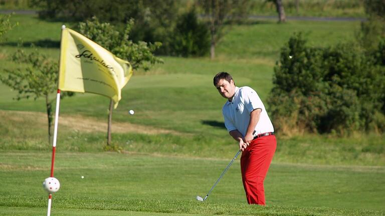 Golfer Michael Then auf der Anlage des Golfclubs Maria Bildhausen. Der Verein schließt eine Kooperation mit den beiden Clubs aus Bad Kissingen und Schweinfurt. Foto: Anton Then       -  Golfer Michael Then auf der Anlage des Golfclubs Maria Bildhausen. Der Verein schließt eine Kooperation mit den beiden Clubs aus Bad Kissingen und Schweinfurt. Foto: Anton Then