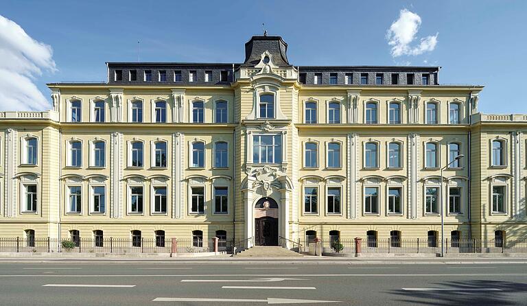 Das generalsanierte Gebäude der ehemaligen Augenklinik am Röntgenring.