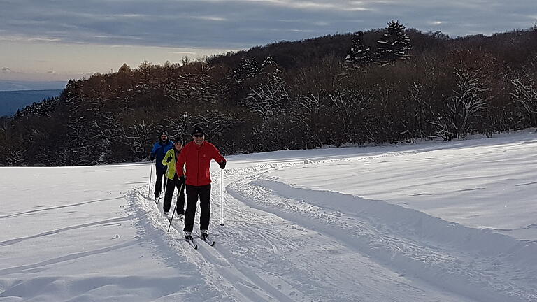 Idylle: Durch eine malerische Landschaft mit fantastischer Fernsicht fahren die Langläufer auf den vom Skiclub Ginolfs ausgewiesenen Routen.