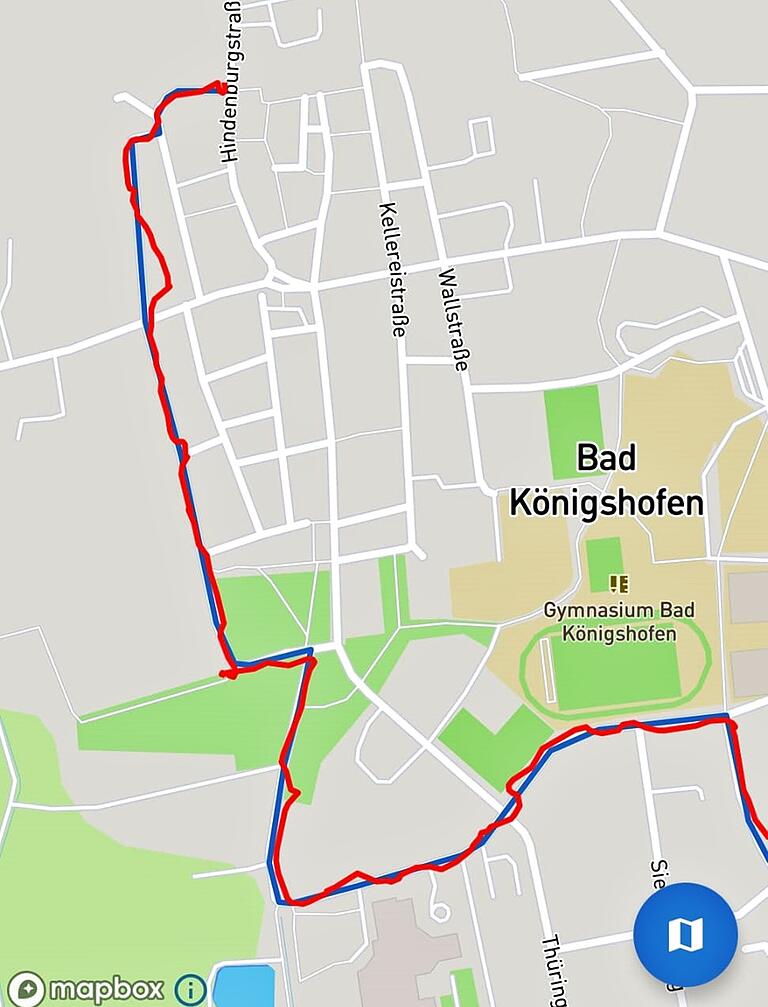 So sieht ein Trail am Handy, hier in Bad Königshofen, aus. Die blaue Linie ist der geplante Weg, die rote die, die gelaufen wurde.