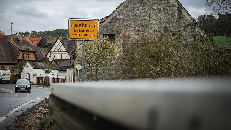 Die Tat, die sich am 23. März ereignete, hat in dem 100-Seelen-Ort im Steigerwald für Fassungslosigkeit gesorgt.