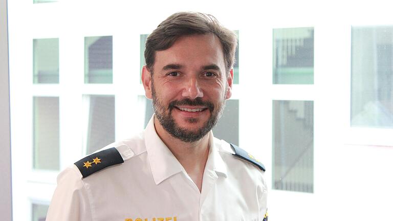 Stellvertretender Dienststellenleiter der Polizeiinspektion Würzburg-Stadt: Polizeioberrat Florian Koch. Stellvertretender Dienststellenleiter der Polizeiinspektion Würzburg-Stadt: Polizeioberrat Florian Koch.