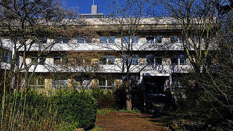 Ehemaliges Kreiskrankenhaus: Es gibt Überlegungen, das Gebäude wieder zu nutzen – wie, ist noch unklar. Ehemaliges Kreiskrankenhaus: Es gibt Überlegungen, das Gebäude wieder zu nutzen – wie, ist noch unklar.