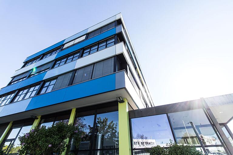 Wer hier in das Verlagsgebäude der Main-Post am Heuchelhof zum Einstellungsgespräch in die Redaktion kommt, wird nicht nach seiner politischen Haltung gefragt. Wer hier in das Verlagsgebäude der Main-Post am Heuchelhof zum Einstellungsgespräch in die Redaktion kommt, wird nicht nach seiner politischen Haltung gefragt.