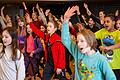 Warm-Up mit Kindern von drei Schulen im Deutschorden-Gymnasium in Bad Mergentheim: Mit 'Tabaluga' stellt das Junge Theater der Frankenfestspiele Röttingen ein großes Projekt auf die Beine.
