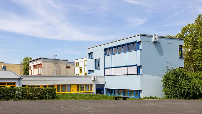 Auch in der Mittelschule in Gerolzhofen findet ein Kinderbasar statt. Dort können Eltern bei dem Kauf von Kinderbekleidung und weiterer Ausstattung sparen. Auch in der Mittelschule in Gerolzhofen findet ein Kinderbasar statt. Dort können Eltern bei dem Kauf von Kinderbekleidung und weiterer Ausstattung sparen.