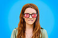 GeekGirl-S1#universal-base_na_07_zxx.jpeg       -  Geek Girl basiert auf Holly Smales Romanreihe über die Erlebnisse der Teenagerin Harriet Manners. Hier gibt es alle Infos rund um die Netflix-Serie.