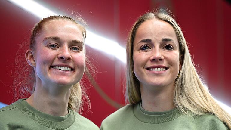 Frauen-Nationalmannschaft in Frankfurt am Main       -  Co-Kapitänin und Kapitänin: Stellvertreterin Janina Minge (l) und Anführerin Giulia Gwinn.